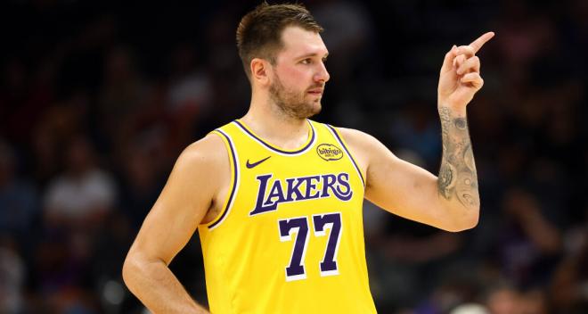 Luka Doncic, en su debut en pretemporada con Los Ángeles Lakers