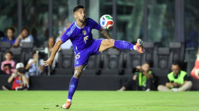 Nico González en un partido con Argentina (Cordon Press)