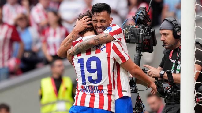 Julián Álvarez y Nico González celebran un gol (Cordon Press)