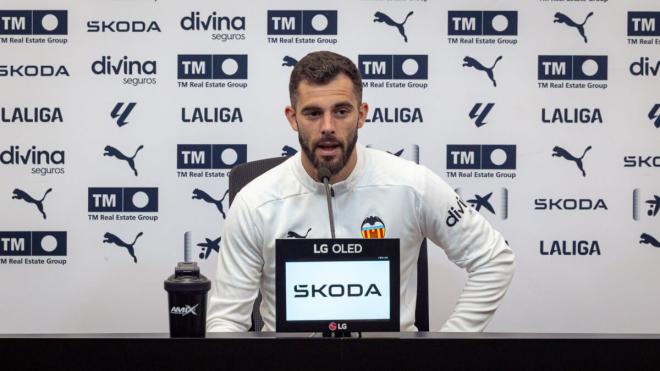 Luis Rioja atiende a la prensa