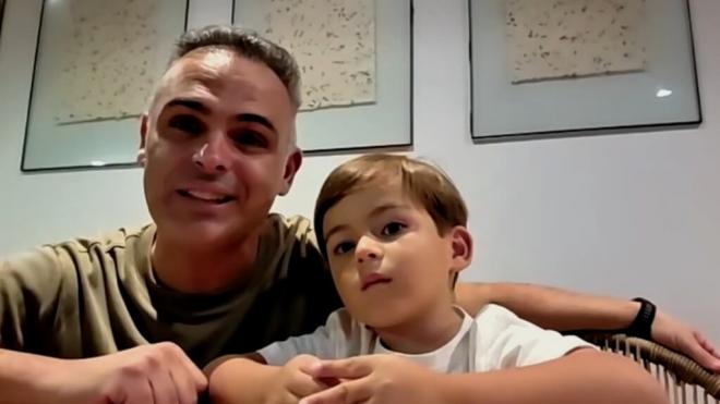 Óscar y su padre en ElDesmarque Madrugada