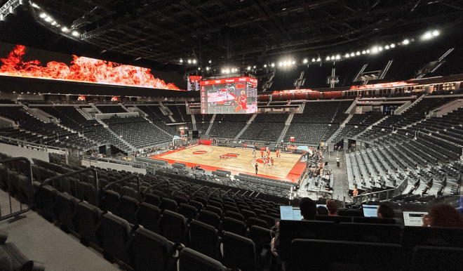 Valencia Basket - Hapoel Tel Aviv con llamas en las pantallas gigantes