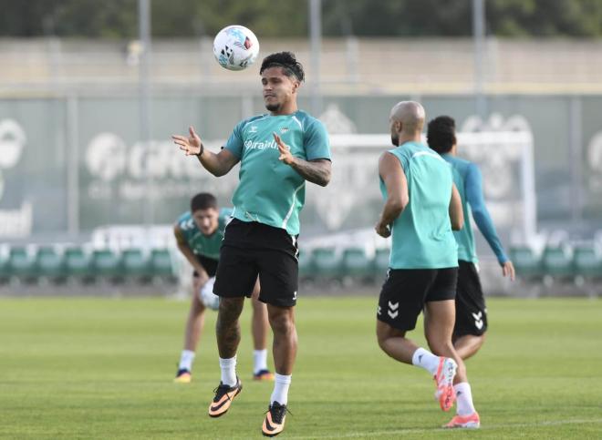 Cucho Hernández, en el entrenamiento de este jueves (Foto: Kiko Hurtado).