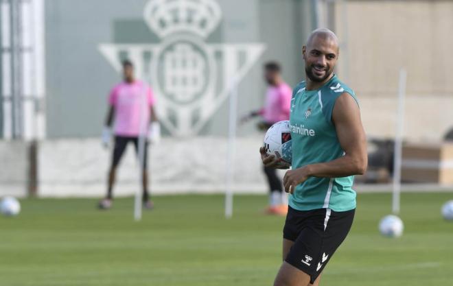 Amrabat, en el entrenamiento de este jueves (Foto: Kiko Hurtado).