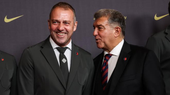 Joan Laporta y Hansi Flick en una gala del FC Barcelona (Europa Press)