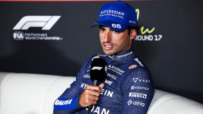 Carlos Sainz en una rueda de prensa de la Fórmula 1 (Cordon Press)