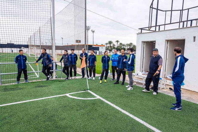 Una delegación de la Chinese Football Association realiza una formación con los técnicos de la A