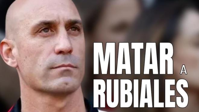 Luis Rubiales y su libro (Foto: Europa Press)