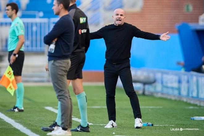 Paco López, durante el Mirandés-Leganés de la pasada jornada (Foto: LALIGA).