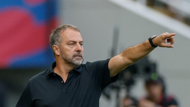 Hansi Flick en el Barça - Girona (Foto: EFE)
