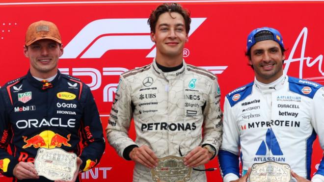 Carlos Sainz, en el podio de la 'sprint' con Verstappen y Russell (Foto: F1).