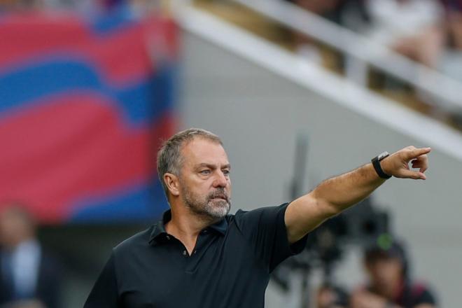 Hansi Flick en el Barça - Girona (Foto: EFE)