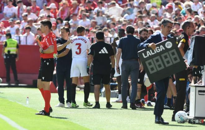 Matías Almeyda, animando a César Azpilicueta (Foto: Kiko Hurtado).