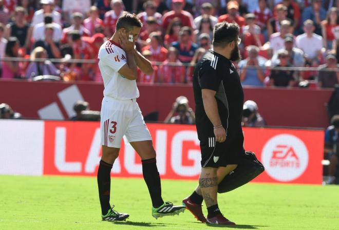 César Azpilicueta, lamentando su lesión (Foto: Kiko Hurtado).