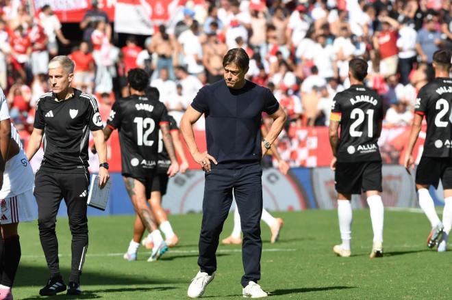 Matías Almeyda, lamentando un gol del Mallorca (Foto: Kiko Hurtado).
