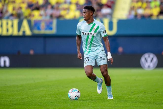 Junior Firpo, contra el Villarreal (Foto: Cordonpress)