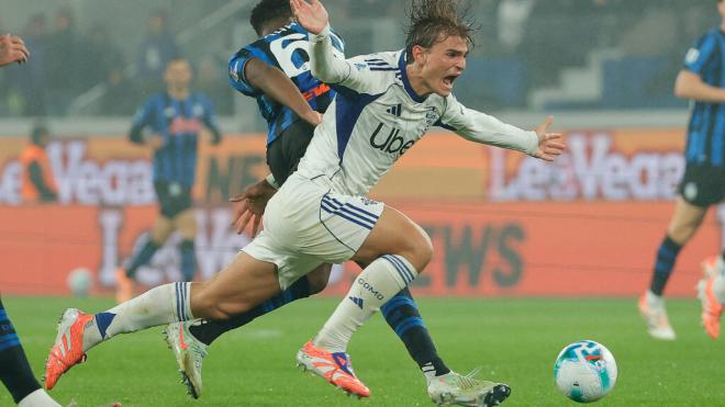 Nico Paz en un partido con el Como 1907 (Foto: Cordon Press)