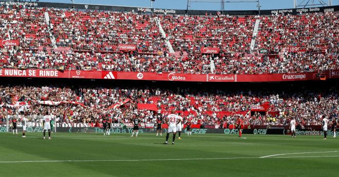 Protesta de Sevilla y Mallorca contra el Villarreal-Barça en Miami (Foto: Kiko Hurtado).