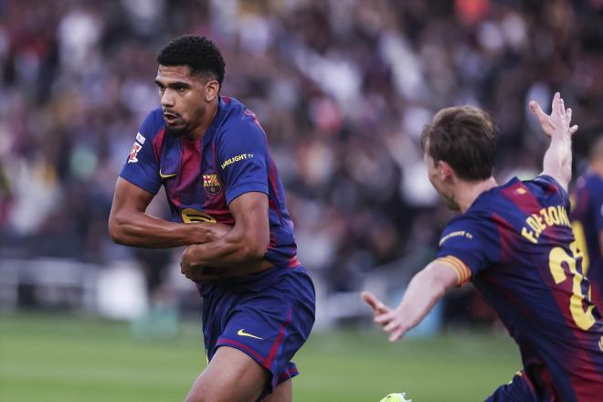 Ronald Araujo celebra su gol en el Barcelona-Girona (Foto: Europa Press).