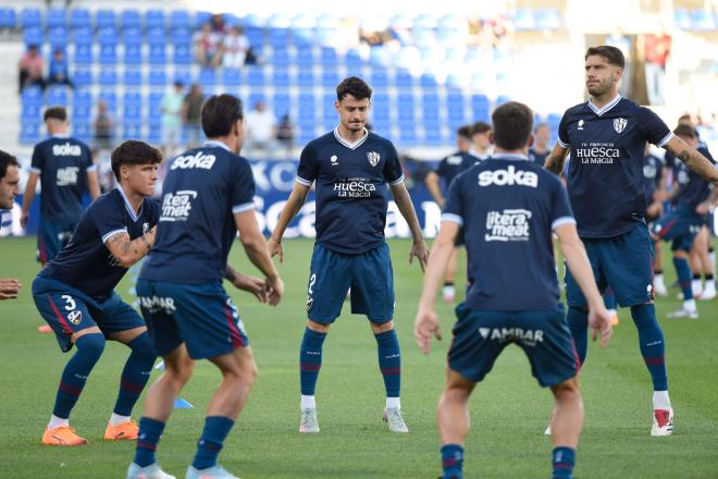 Calentamiento del Huesca antes de jugar contra el Burgos (Foto: LALIGA).