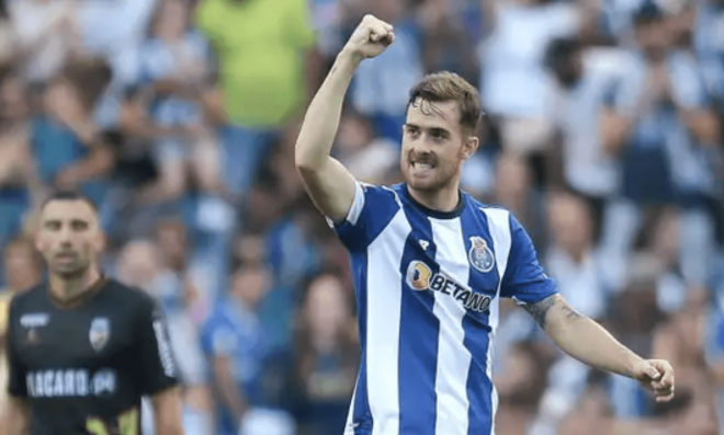 Toni Martínez marca para el Alavés contra el Levante UD (Foto: EFE)