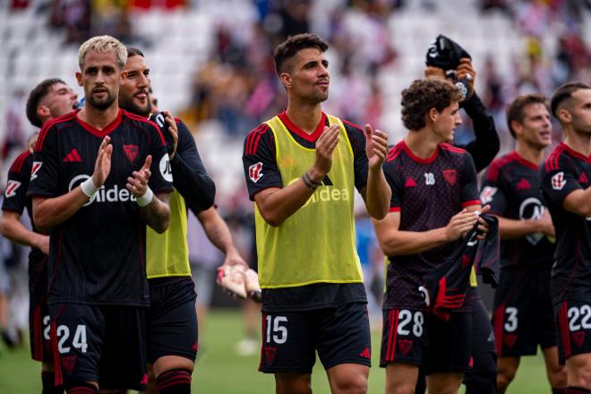 Fábio Cardoso, celebrando el triunfo del Sevilla en Vallecas (Foto: Cordon Press).