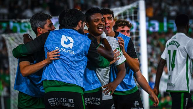 Jeremy celebra su gol en el Racing-Deportivo (Foto: LALIGA).