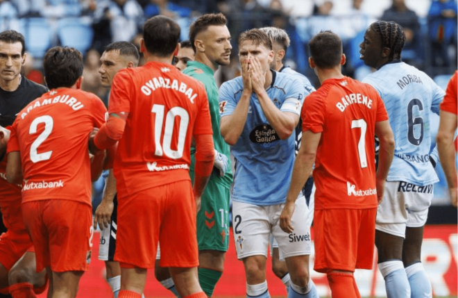 Carl Starfelt, tras ser expulsado (Foto: Celta).