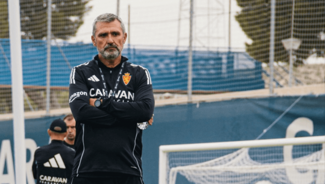 Emilio Larraz, durante un entrenamiento del Real Zaragoza (Foto: X).