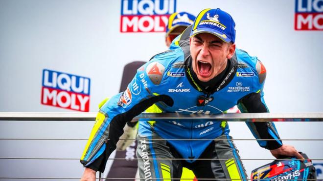 Raúl Fernández, celebrando su victoria en Australia (Foto: MotoGP).