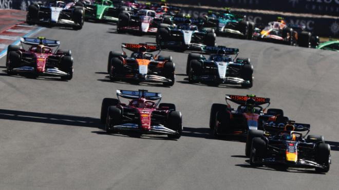 Max Verstappen, liderando el GP de COTA (Foto: Red Bull).