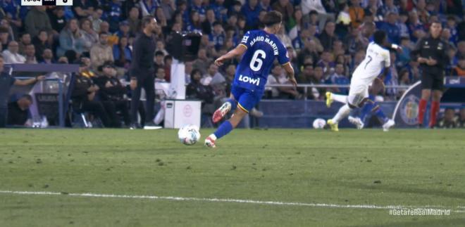 La acción de Nyom con Vinicius que le lleva a la expulsión. (Movistar)