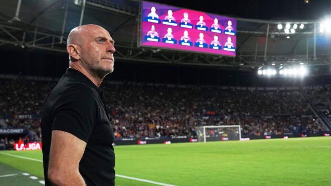 Julián Calero en un partido del Levante (Foto: Cordon Press)