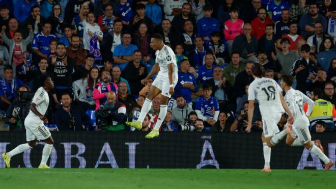 Los jugadores del Real Madrid celebran el 0-1 (Foto: EFE)