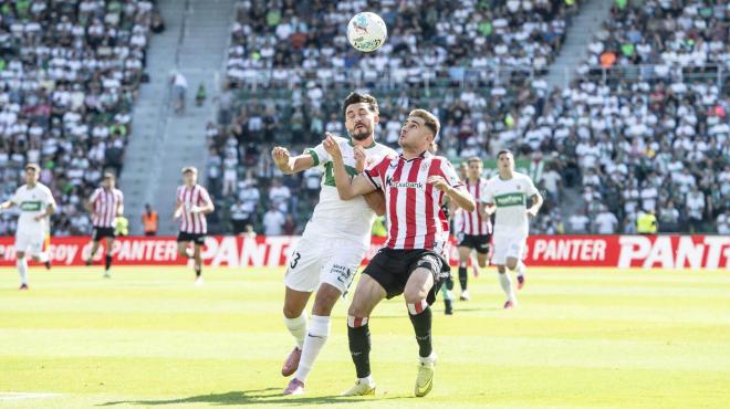 Robert Navarro ante el Elche en el Martínez Valero (Foto: Athletic Club).