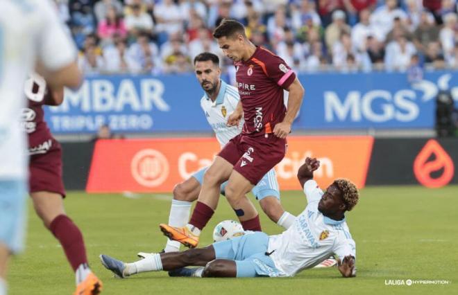 Paul Akouokou, durante el Real Zaragoza - Cultural Leonesa (Foto: LALIGA).