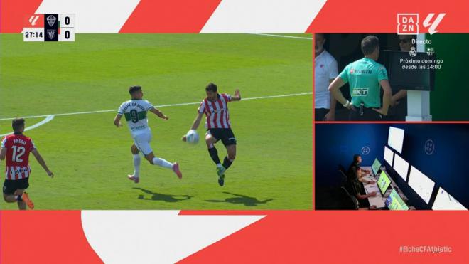 Acción polémica entre Dani Vivian y André Silva.