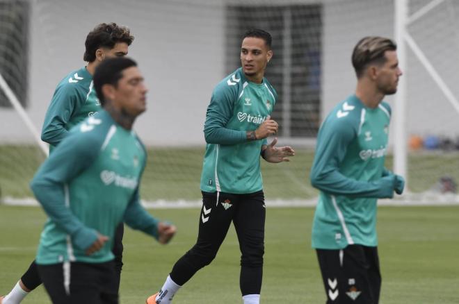 Antony, en el entrenamiento de este lunes (Foto: Kiko Hurtado).