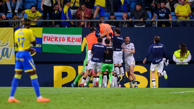 Gol del Burgos al Cádiz (Foto: LALIGA).