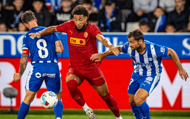 Arnaut Danjuma en el Deportivo Alavés - Valencia CF (Foto: Valencia CF)