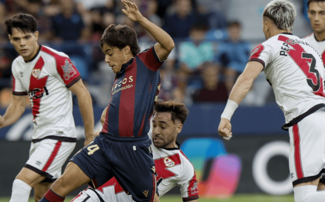 Carlos Álvarez ante el Rayo (Foto: EFE)