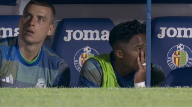 La cara de Endrick tras quedarse sin jugar de nuevo (Captura de Movistar)