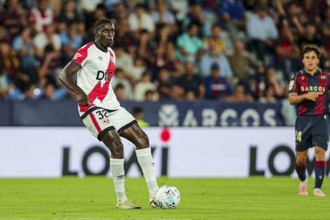 Nobel Mendy, en el Levante-Rayo (Foto: AFP7/Europa Press).