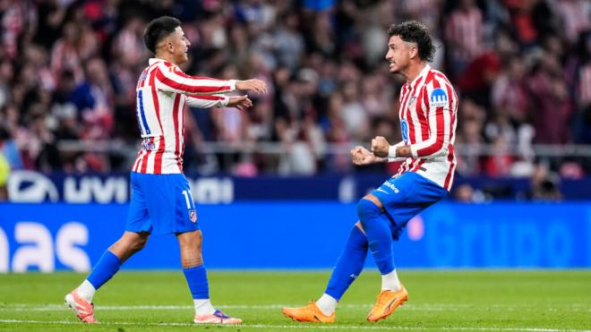 Thiago Almada y Giménez celebrando un gol con el Atlético de Madrid (Europa Press)