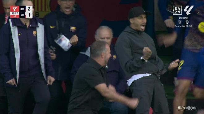 El corte de mangas de Hansi Flick tras el gol de Araújo (DAZN)
