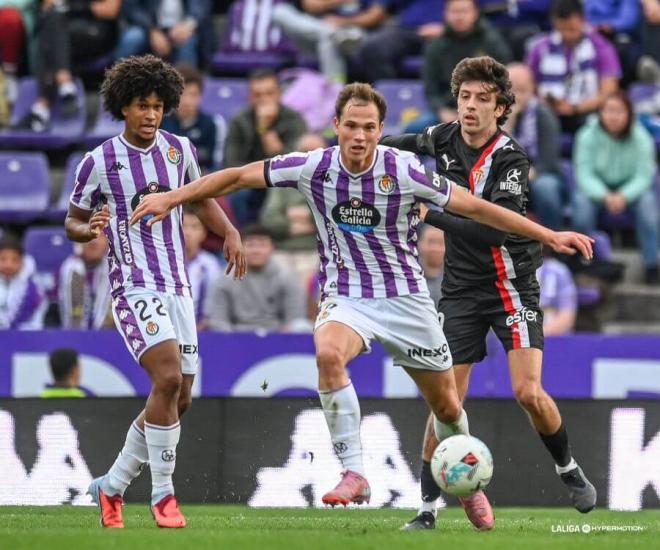 Juanmi Latasa, ante el Sporting.