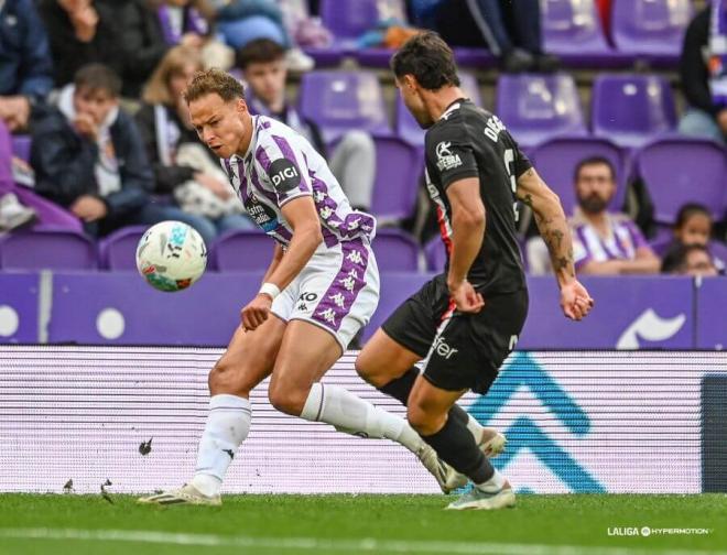 Mathis Lachuer, ante el Sporting.