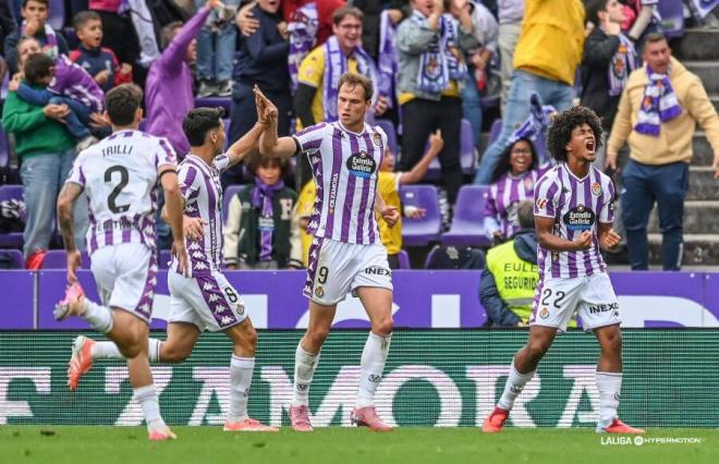 Peter Federico celebra su gol ante el Sporting.