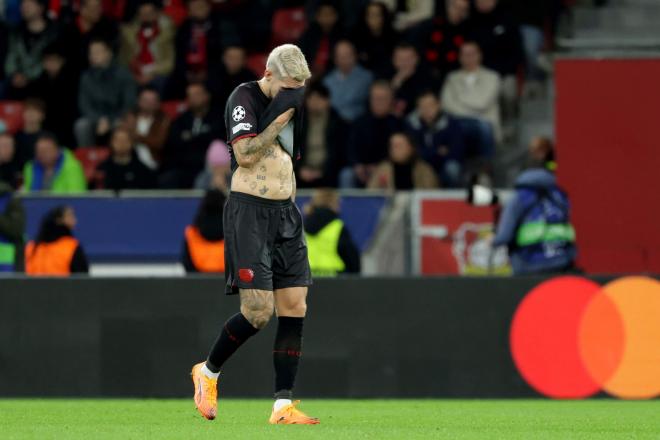 Andrich se marcha expulsado ante el PSG (Foto: EFE)