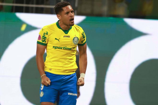 Vitor Roque, celebrando un tanto reciente (Foto: Cordon Press).